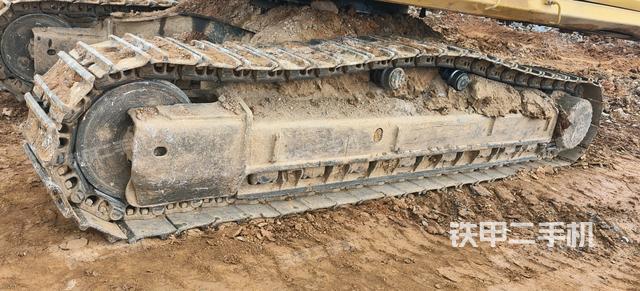 单侧履带整体(整机外观) 单侧履带整体(整机外观)