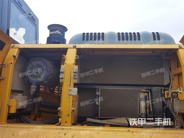 散熱器正面(大件艙室) 散熱器正面(大件艙室)