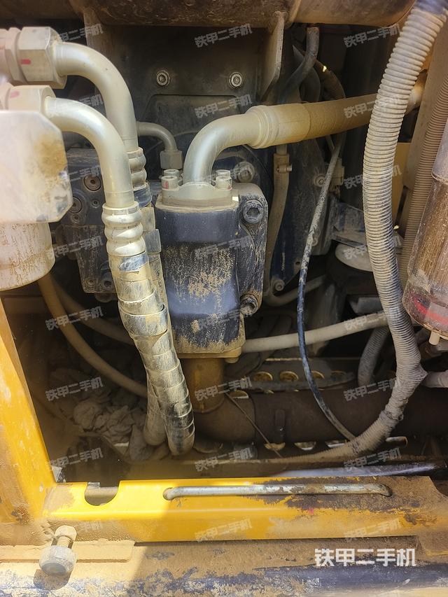 液壓泵艙室正面整體（整機(jī)外觀）