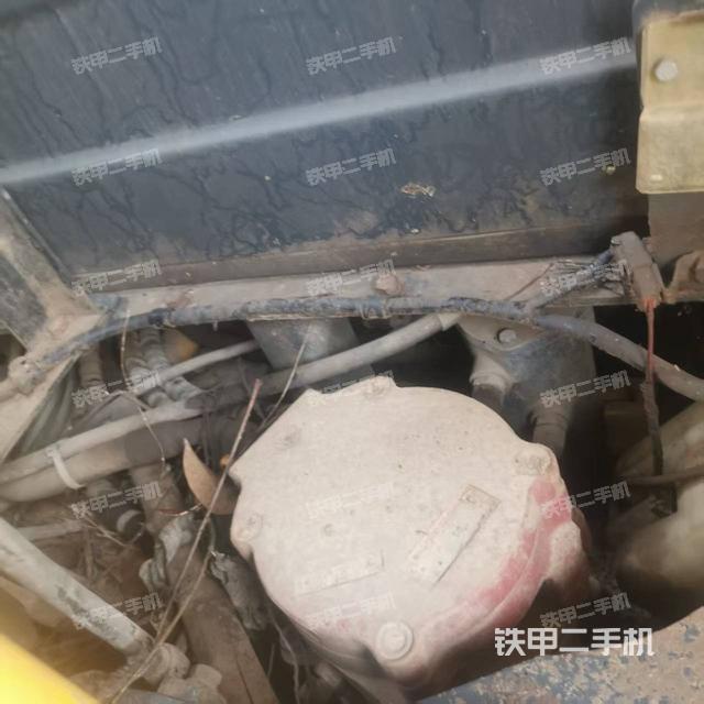 回转马达和主控阀（整机外观）