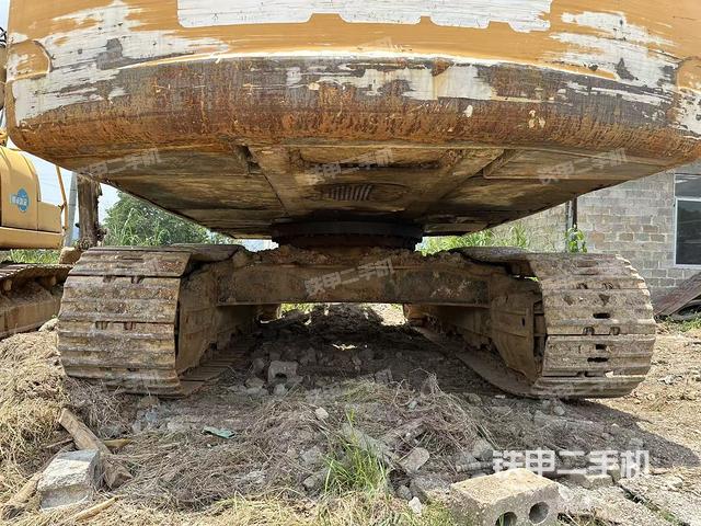 右側(cè)行走馬達(dá)蓋板(行走機構(gòu)) 右側(cè)行走馬達(dá)蓋板(行走機構(gòu))