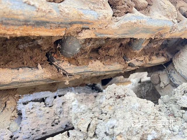 右驅(qū)動輪（行走機構(gòu)）