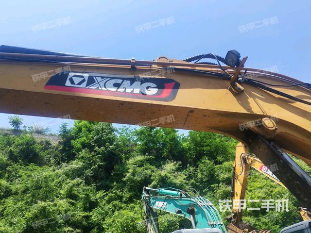 小臂整体左后(工作和回转装置) 小臂整体左后(工作和回转装置)