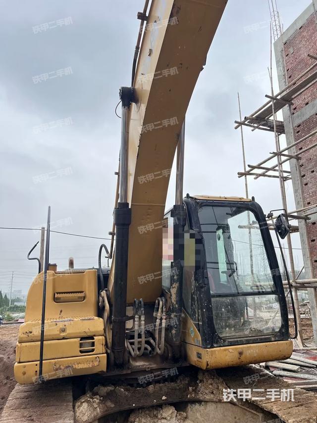 大臂油缸整體?豎拍（工作和回轉(zhuǎn)裝置）