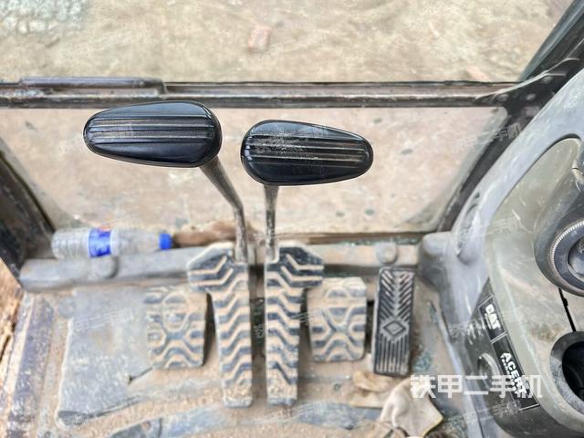 座椅右側(cè)控制臺/鑰匙門/油門/含右手柄（駕駛室部分）