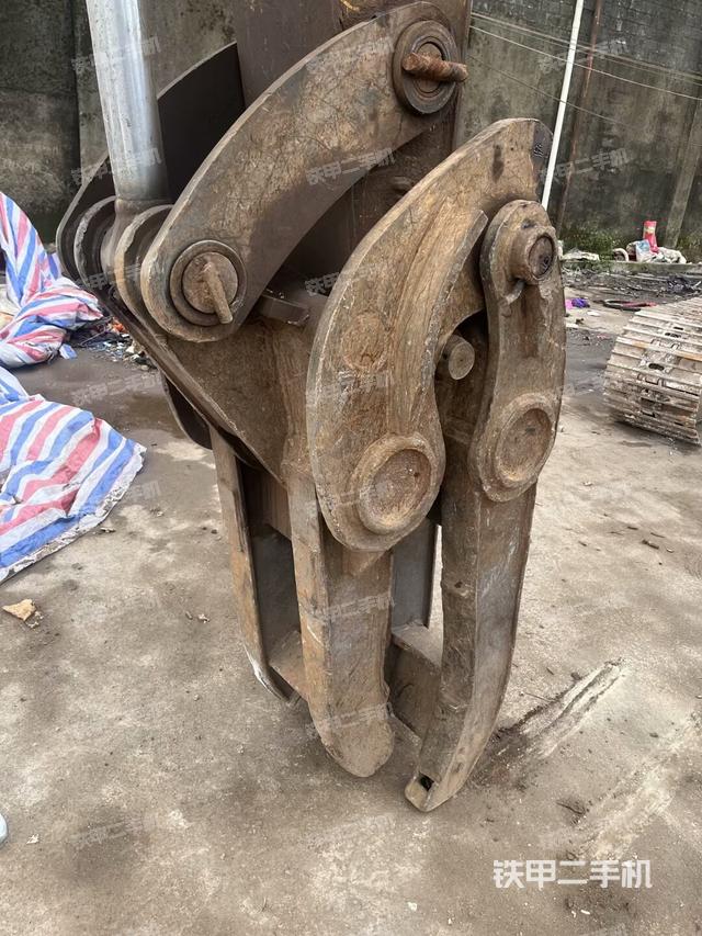 小臂整體左后(工作和回轉(zhuǎn)裝置) 小臂整體左后(工作和回轉(zhuǎn)裝置)