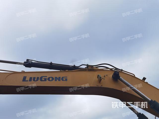 大臂根部?斜視(工作和回轉(zhuǎn)裝置) 大臂根部?斜視(工作和回轉(zhuǎn)裝置)