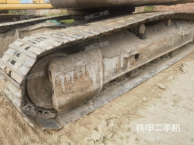 單側(cè)履帶整體(整機外觀) 單側(cè)履帶整體(整機外觀)