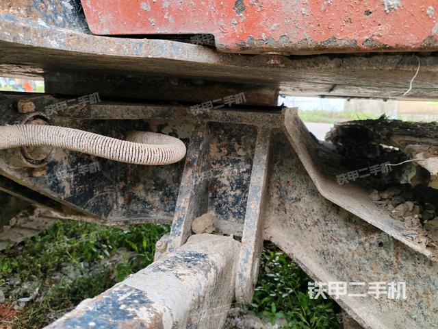 轉(zhuǎn)盤和下車架正前(工作和回轉(zhuǎn)裝置) 轉(zhuǎn)盤和下車架正前(工作和回轉(zhuǎn)裝置)