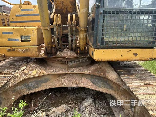 駕駛室整體(整機(jī)外觀) 駕駛室整體(整機(jī)外觀)