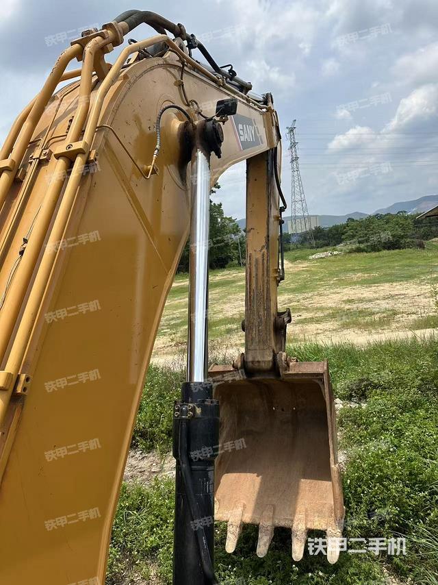 大臂背部俯視(工作和回轉(zhuǎn)裝置) 大臂背部俯視(工作和回轉(zhuǎn)裝置)