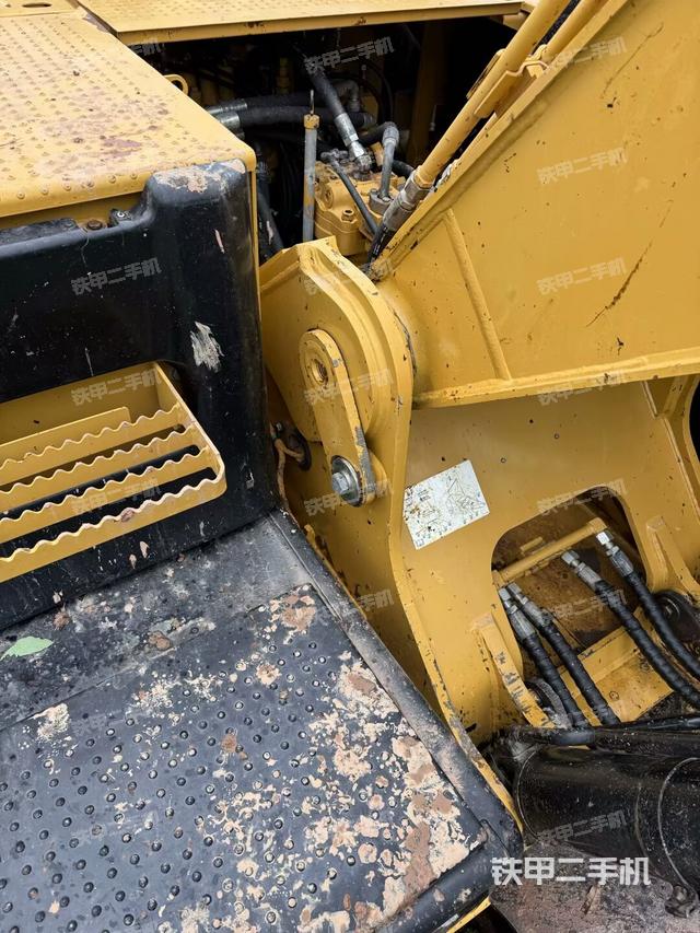 大臂根部 斜视(工作和回转装置) 大臂根部 斜视(工作和回转装置)