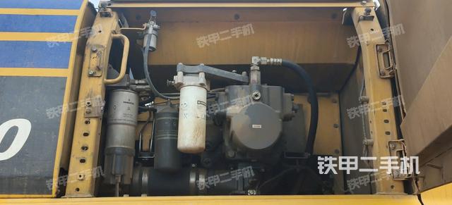 液压泵舱室正面整体(整机外观) 液压泵舱室正面整体(整机外观)