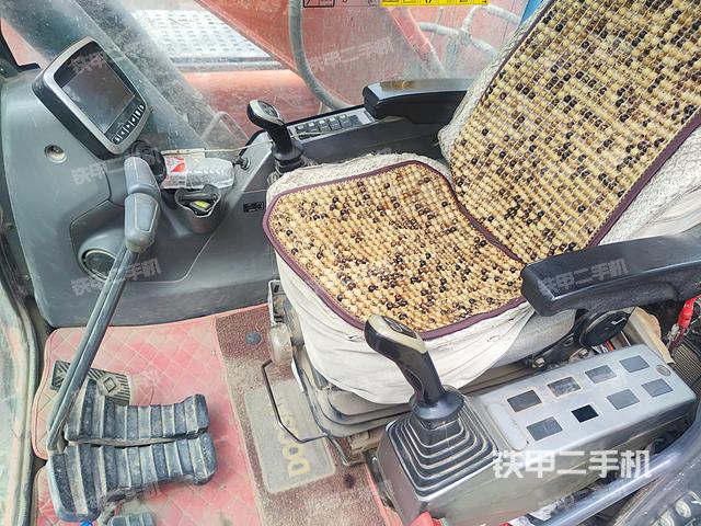 駕駛室整體(整機外觀) 駕駛室整體(整機外觀)