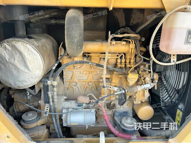 發(fā)動機(jī)整體俯視(整機(jī)外觀) 發(fā)動機(jī)整體俯視(整機(jī)外觀)