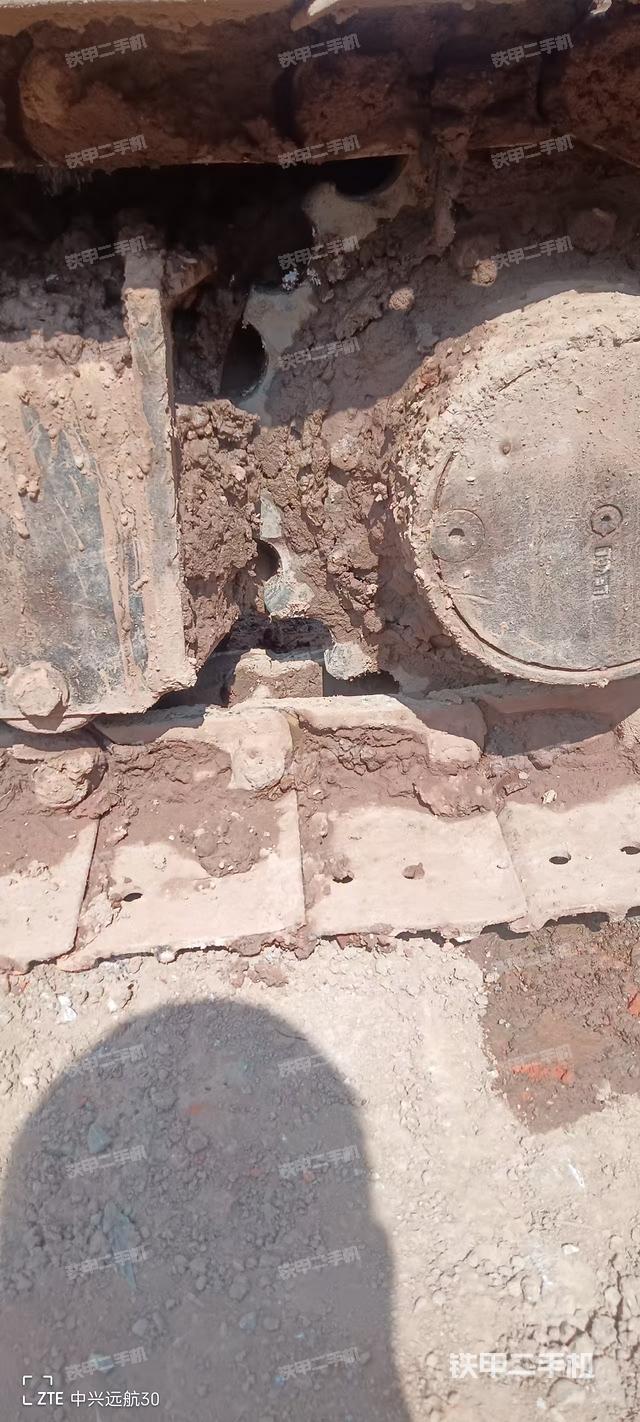 单侧履带整体(整机外观) 单侧履带整体(整机外观)