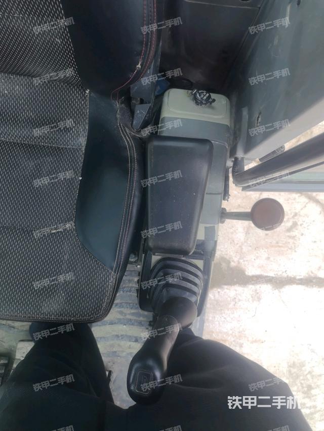 座椅左侧控制台/音响/含左手柄（驾驶室部分）