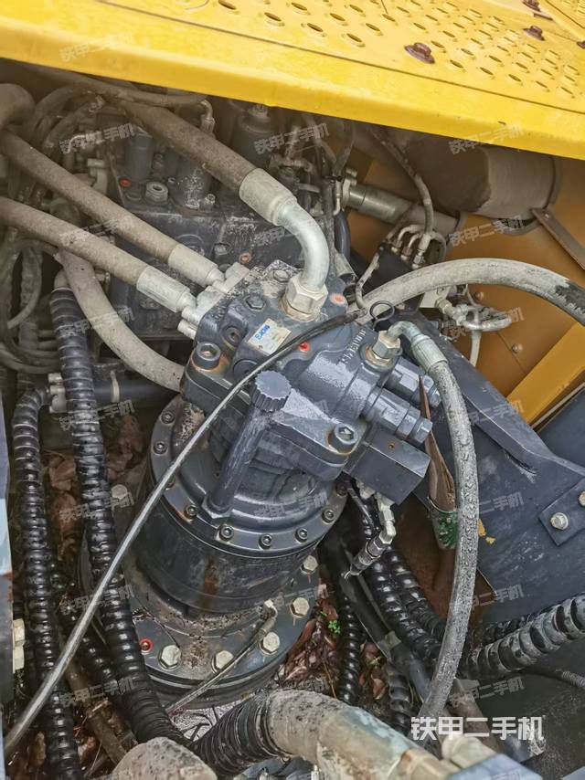 回轉(zhuǎn)馬達(dá)和主控閥(整機(jī)外觀) 回轉(zhuǎn)馬達(dá)和主控閥(整機(jī)外觀)