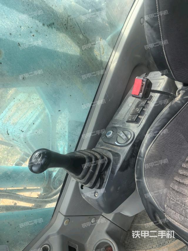 座椅左侧控制台/音响/含左手柄（驾驶室部分）