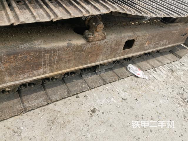 单侧履带整体(整机外观) 单侧履带整体(整机外观)