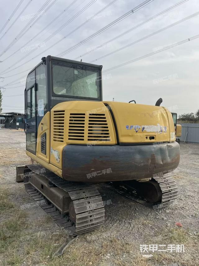 驾驶室顶部(整机外观) 驾驶室顶部(整机外观)