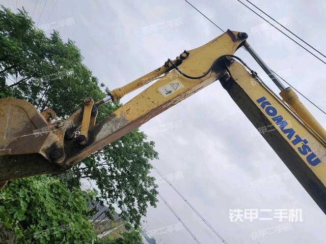 小臂整體左后(工作和回轉(zhuǎn)裝置) 小臂整體左后(工作和回轉(zhuǎn)裝置)