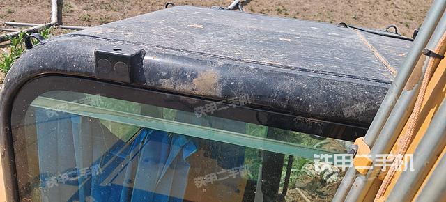 驾驶室顶部(整机外观) 驾驶室顶部(整机外观)