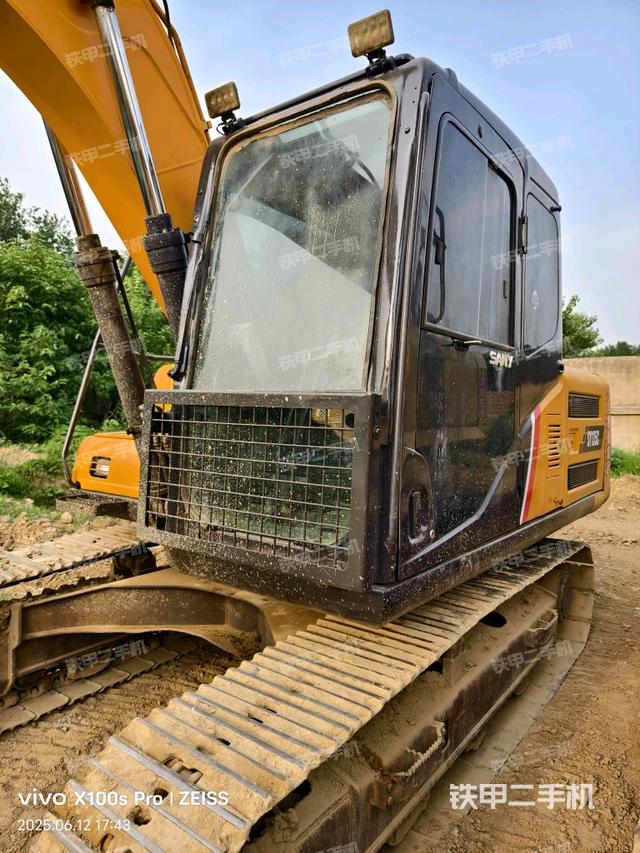 驾驶室整体(整机外观) 驾驶室整体(整机外观)