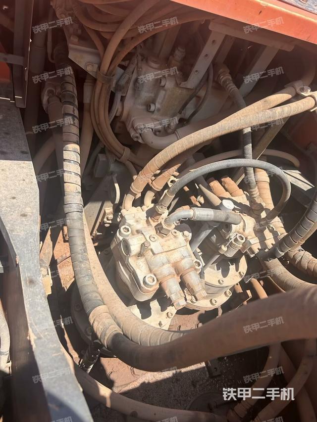 回轉(zhuǎn)馬達(dá)（上車部件）