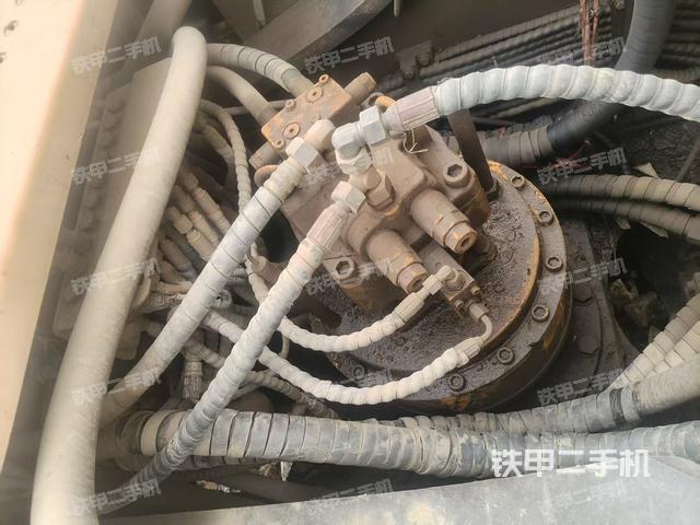 回轉(zhuǎn)馬達(dá)和主控閥(整機(jī)外觀) 回轉(zhuǎn)馬達(dá)和主控閥(整機(jī)外觀)