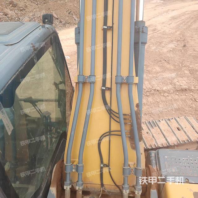 驾驶室顶部（整机外观）