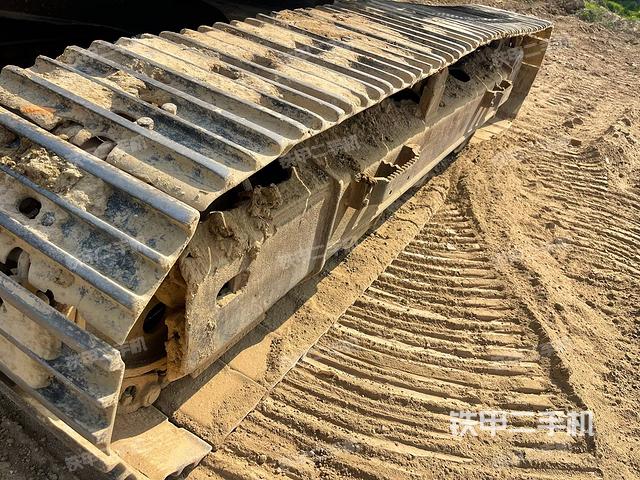 单侧履带整体(整机外观) 单侧履带整体(整机外观)