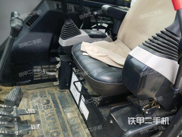 驾驶室整体(整机外观) 驾驶室整体(整机外观)