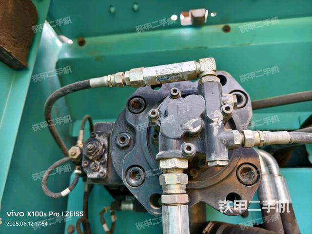 液壓泵艙室正面整體（整機(jī)外觀）