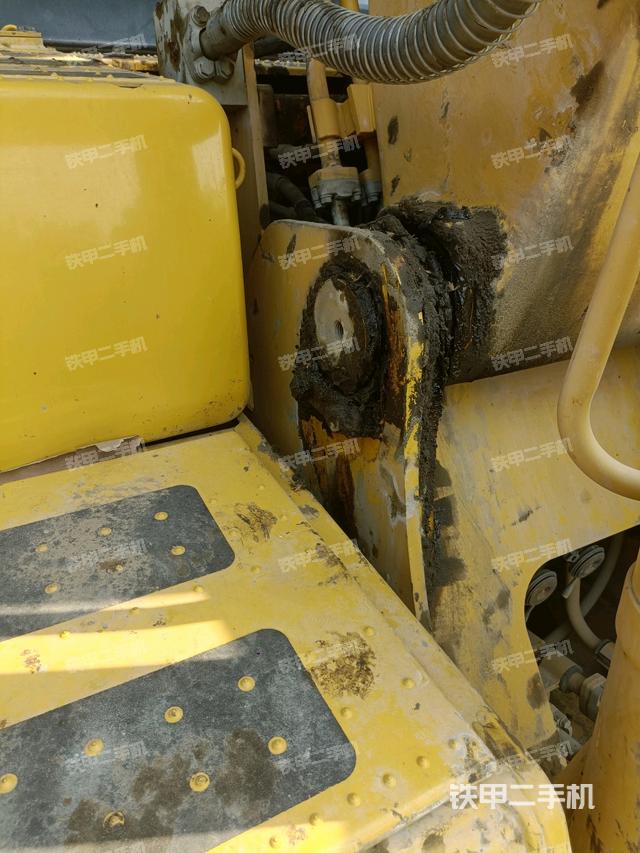 大臂根部?斜視(工作和回轉(zhuǎn)裝置) 大臂根部?斜視(工作和回轉(zhuǎn)裝置)