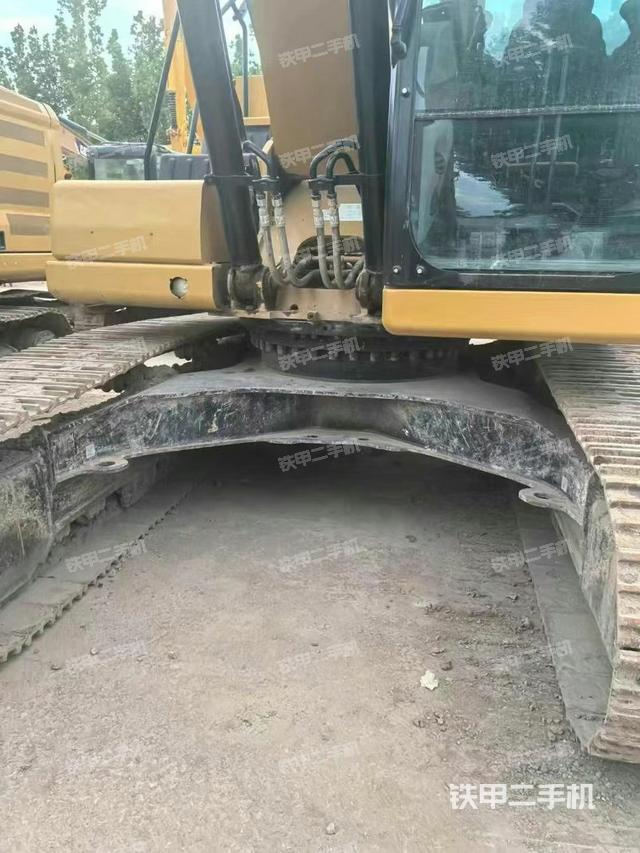 单侧履带整体(整机外观) 单侧履带整体(整机外观)