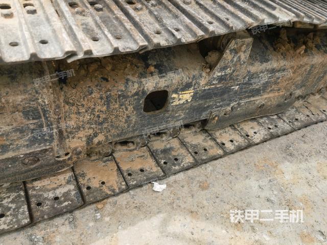 单侧履带整体(整机外观) 单侧履带整体(整机外观)