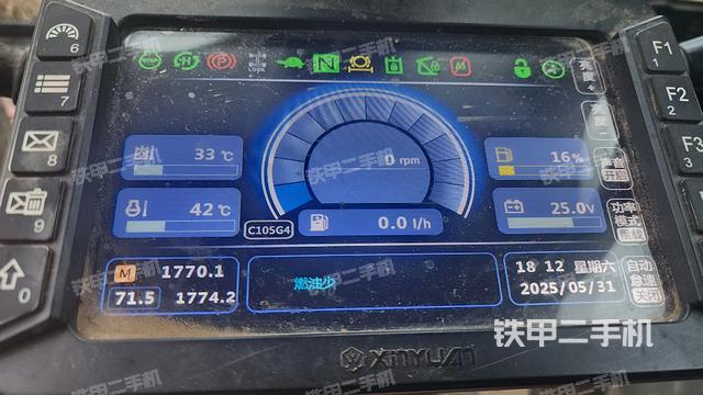 驾驶室顶部(整机外观) 驾驶室顶部(整机外观)