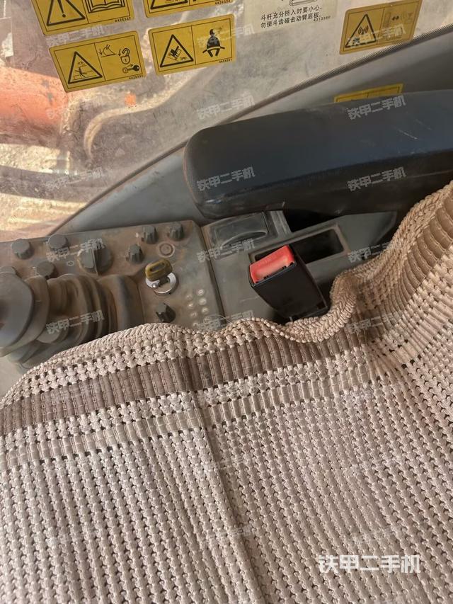 座椅右側(cè)控制臺(tái)/鑰匙門/油門/含右手柄（駕駛室部分）