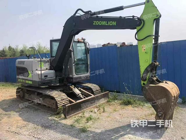 驾驶室顶部(整机外观) 驾驶室顶部(整机外观)