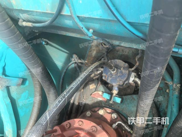 中央回转接头特写（上车部件）