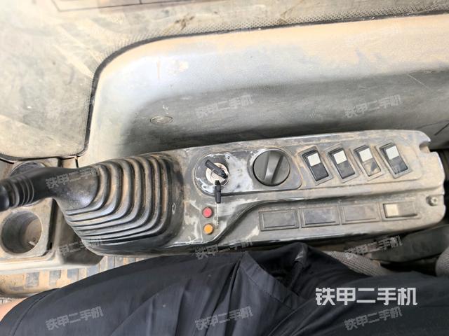 座椅右側(cè)控制臺/鑰匙門/油門/含右手柄(駕駛室部分) 座椅右側(cè)控制臺/鑰匙門/油門/含右手柄(駕駛室部分)