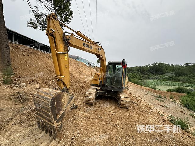 山東臨工E675F挖掘機(jī)
