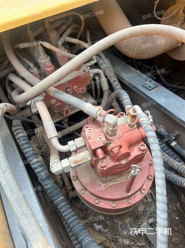 回转马达和主控阀（整机外观）