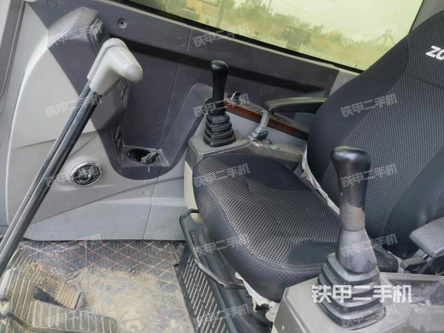 驾驶室整体(整机外观) 驾驶室整体(整机外观)