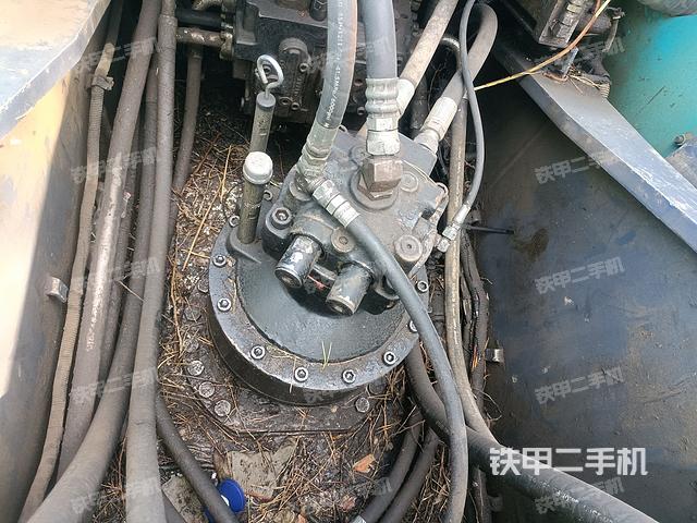 回转马达和主控阀（整机外观）