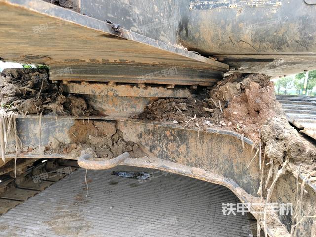 轉(zhuǎn)盤和下車架正前(工作和回轉(zhuǎn)裝置) 轉(zhuǎn)盤和下車架正前(工作和回轉(zhuǎn)裝置)