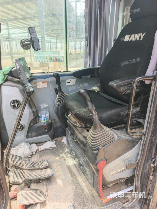 駕駛室整體（整機外觀）