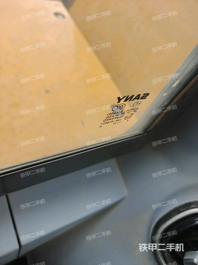 后窗玻璃角标(驾驶室部分) 后窗玻璃角标(驾驶室部分)