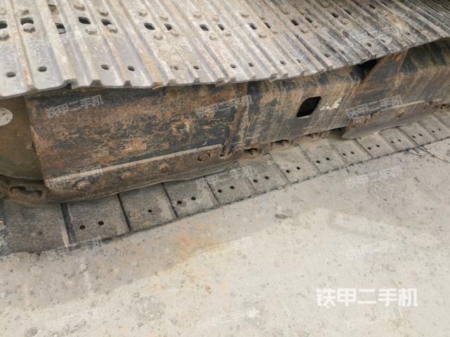 单侧履带整体(整机外观) 单侧履带整体(整机外观)